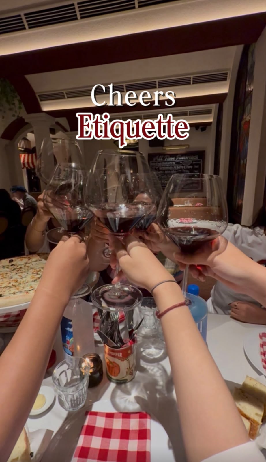 Femnova Lifestyle: Cheers Etiquette, Harus Clink Gelas Saat Toast?